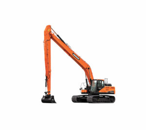 Экскаватор с очень длинным вылетом